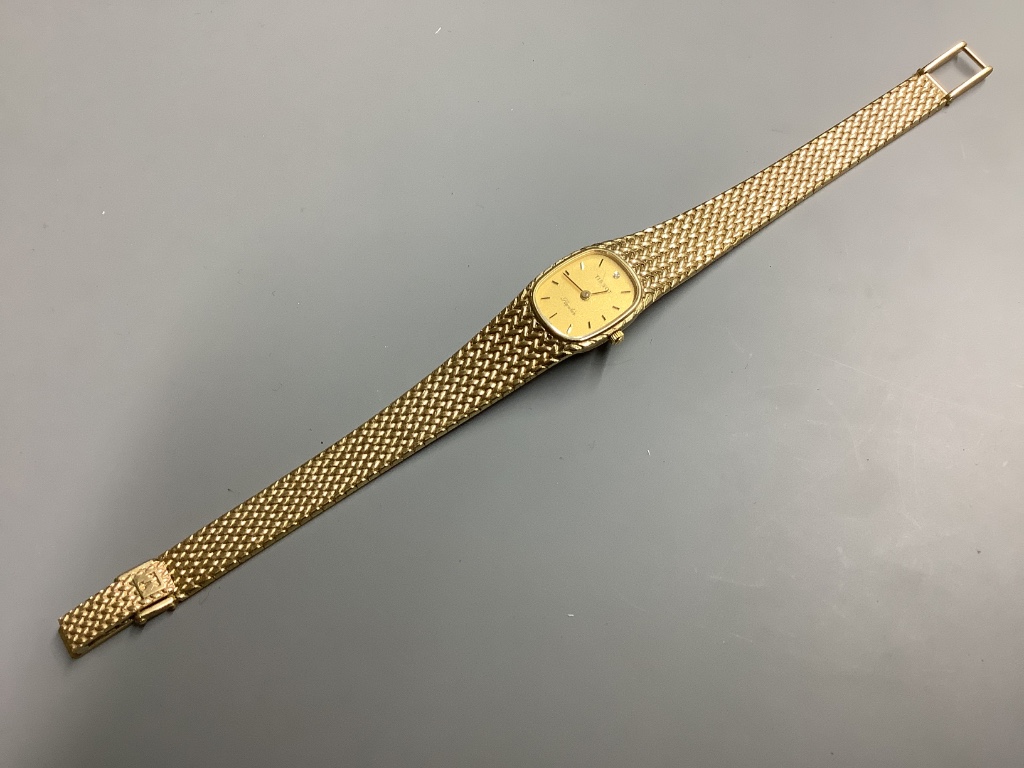 A lady's modern 9ct gold Tissot Saphir quartz wrist watch, on integral 9ct gold bracelet, overall 18.5cm